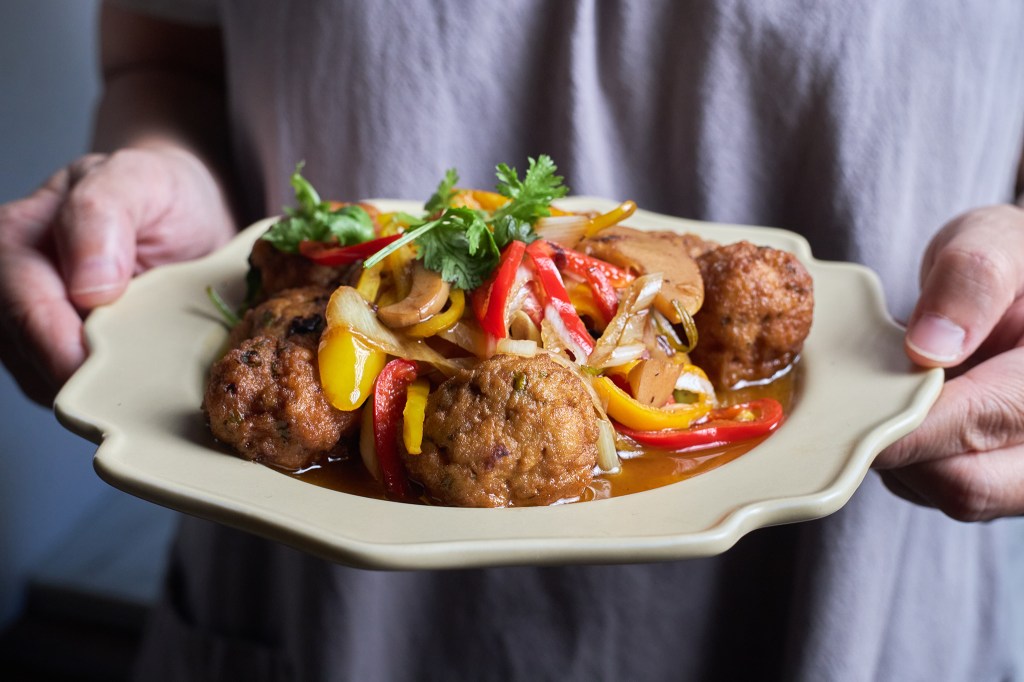 Add some tofu to the meatball, it will be more&nbsp;gentle